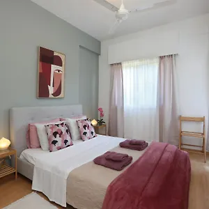 Cozy In Near Foinikoudes Apartament